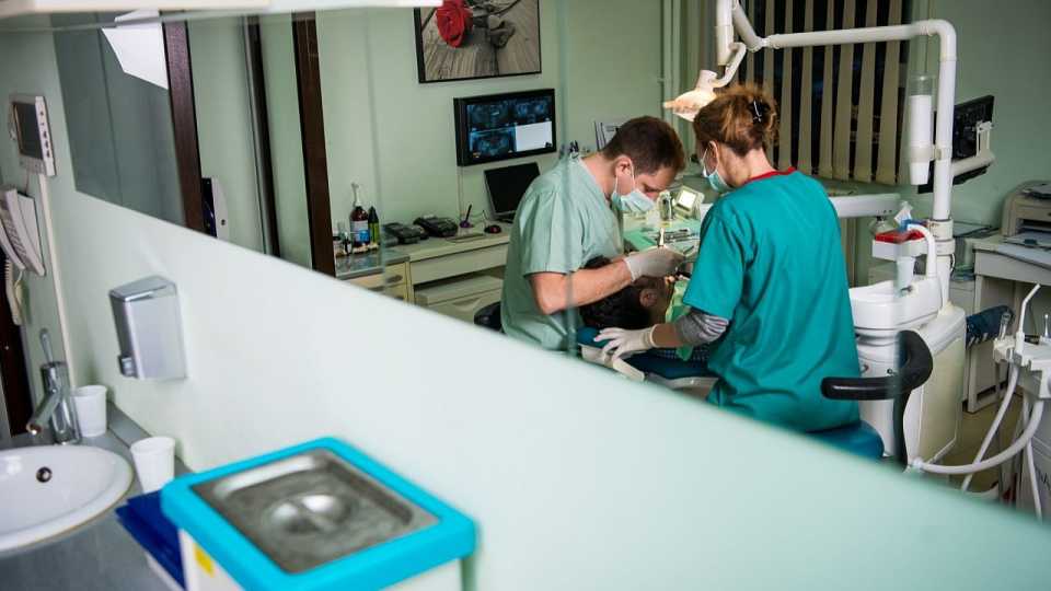 Proteza scheletată: o alternativă la implanturile dentare?