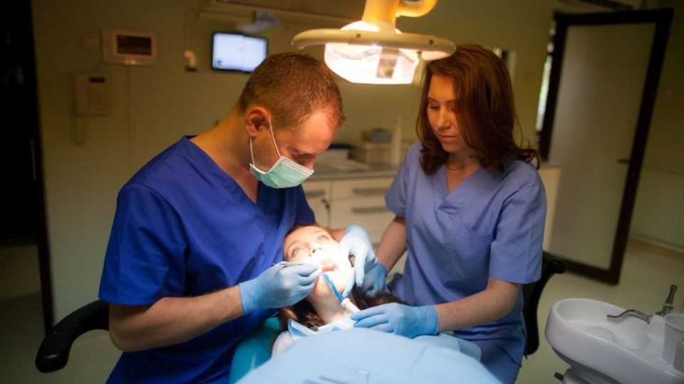 Ce putem face dacă avem unul sau mai mulți dinți lipsă?