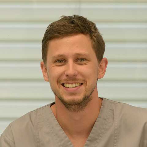 Dinu Constantinescu, Medic specialist, Stomatologie generală, Specializare implantologie