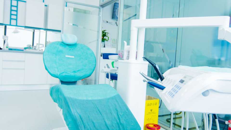 Beneficiile utilizării laserului în medicina dentară